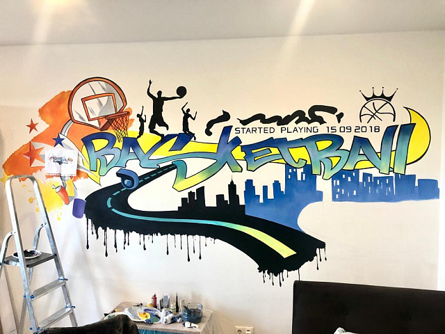 Декоративная роспиь акрилом в стиле «графити» на тему Баскетбол 